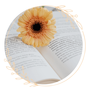 libro y flor